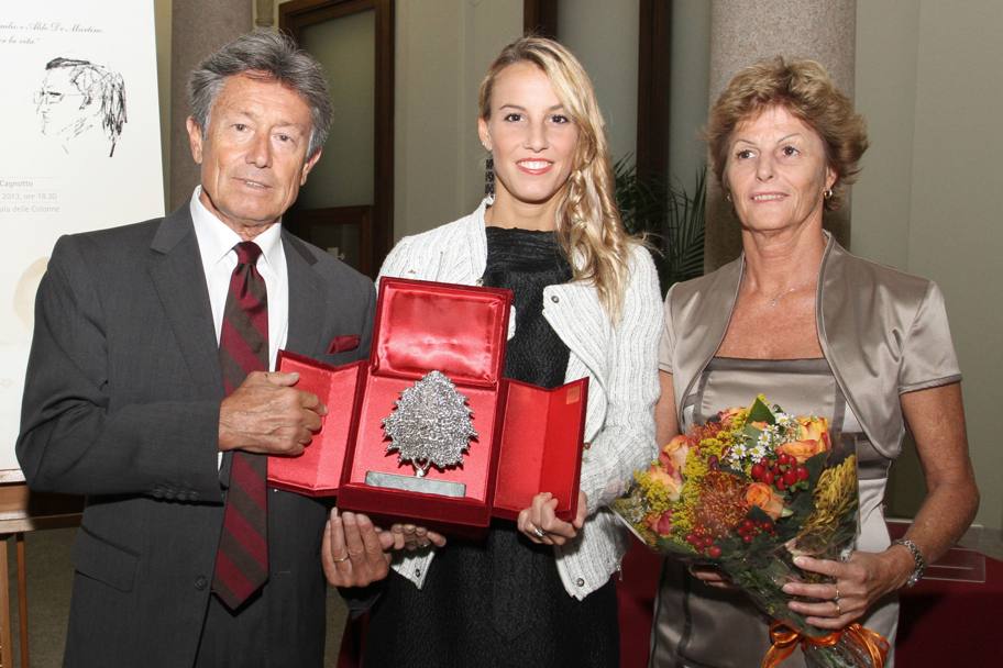 Riceve insieme alla sua famiglia il premio De Martino Amore per lo Sport